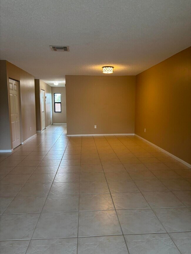 Foto del edificio - 21500 Cypress Hammock Dr