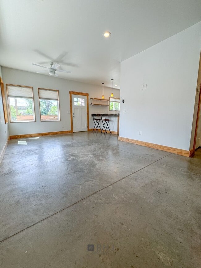 Building Photo - Cozy 2 BED / 1 BATH Single Family Home for...