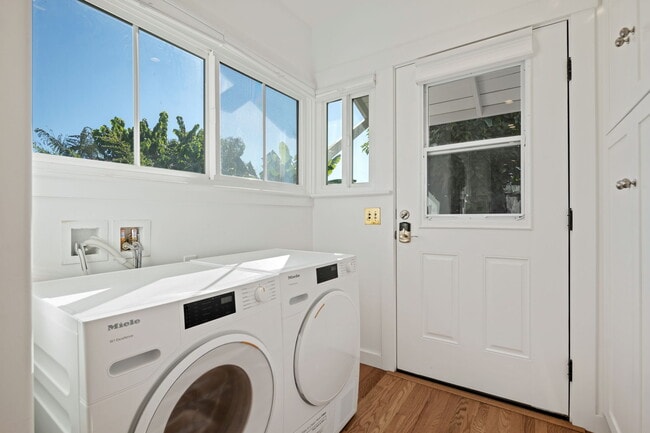 Foto del edificio - 135 N Alisos St