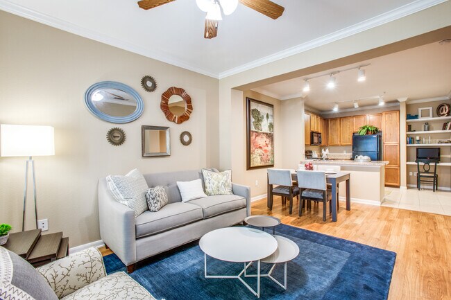 1BD, 1BA - 717SF - Living Room - The Lodge at Spring Shadows