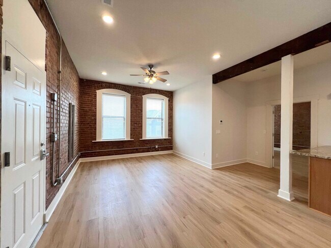 Building Photo - 517 Gillis St