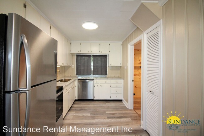 Building Photo - 3 br, 2 bath House - 907 Canopy Lane