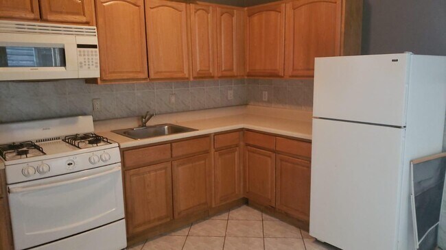 Building Photo - 249 Inslee Pl