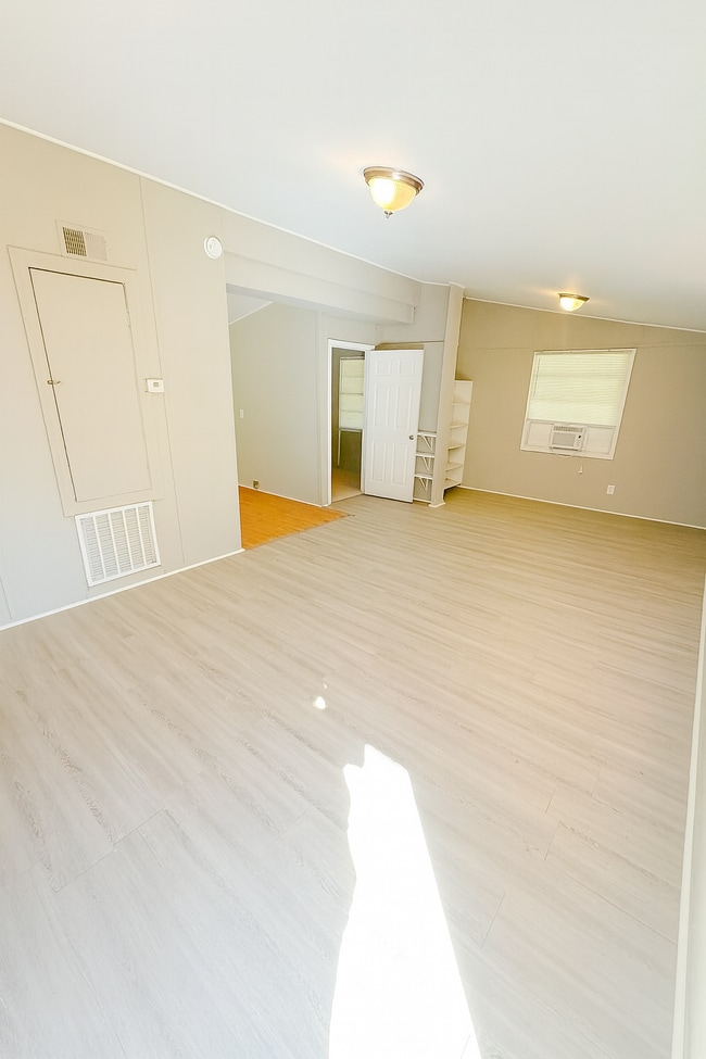 Building Photo - 4029 Pershing Ave