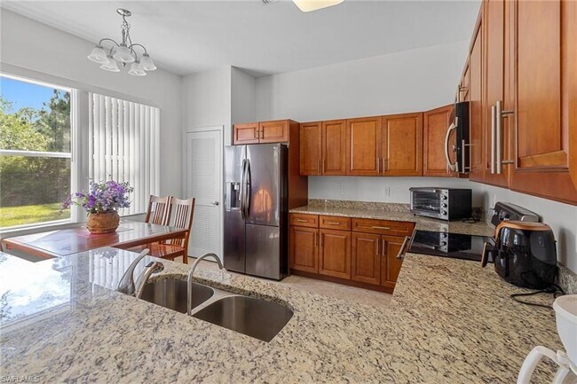 Foto del edificio - 2557 Keystone Lake Dr
