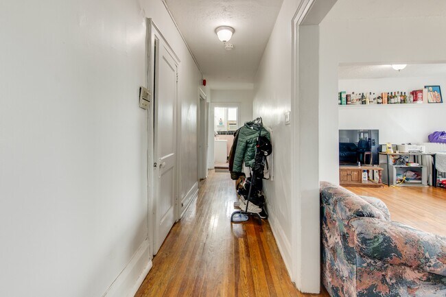 Building Photo - 157Wychwood Ave, Apt 9