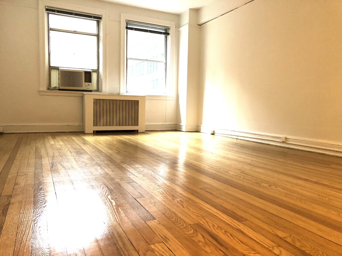 Large space - 150 E 39th St