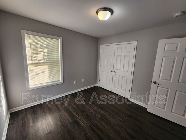 Building Photo - 3802 Falcon Crest Dr