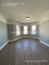 Building Photo - 12 Riverview Pl