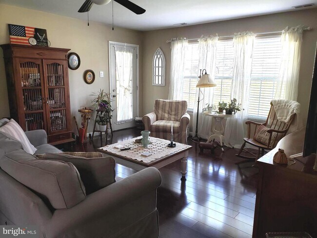 Building Photo - 245 Boothby Ct