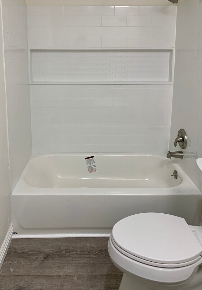 1707 Pacific Coast Hwy Unit 124B, Hermosa Beach, CA 90254 Condo for Rent in Hermosa Beach, CA