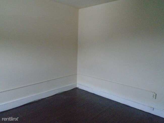 Building Photo - 1390 Perkiomen Ave