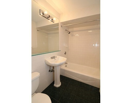 Foto del edificio - 30 Upland Rd