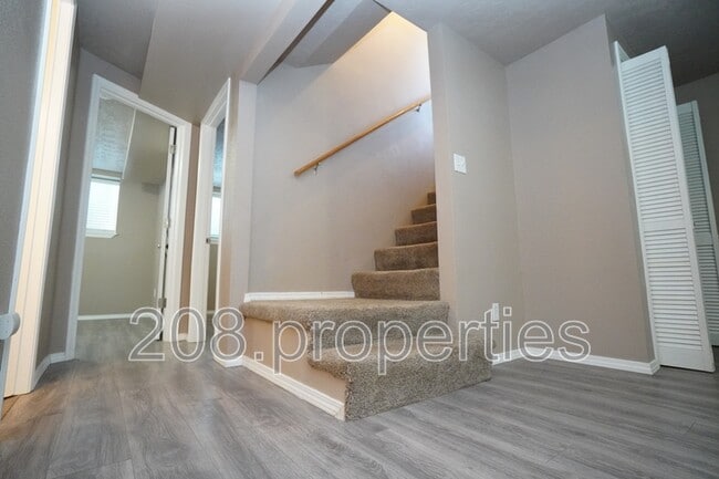 Building Photo - 2210 S Owyhee St
