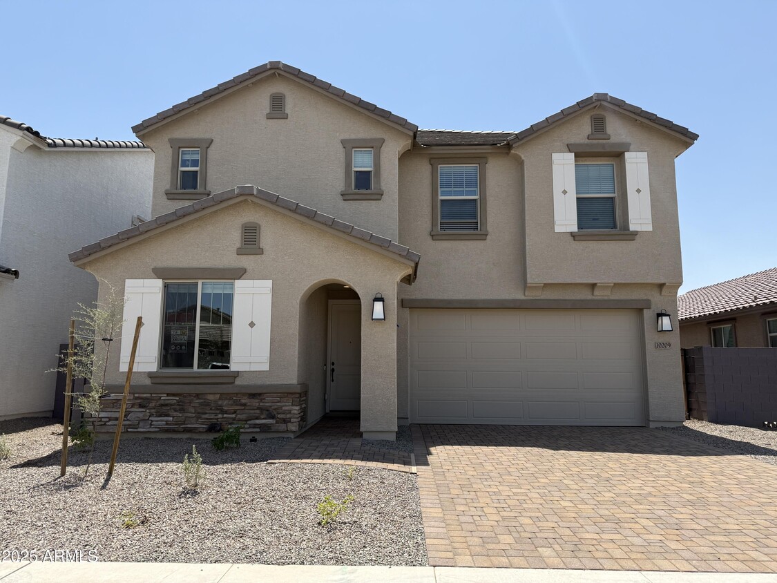 Foto principal - 10209 W Amelia Ave