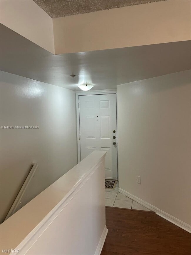 Building Photo - 3 br, 2 bath House - 900 Crestwood Ct S Ap...