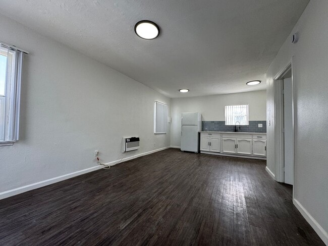 Foto del edificio - 10514 1/2 S. Vermont Ave.-