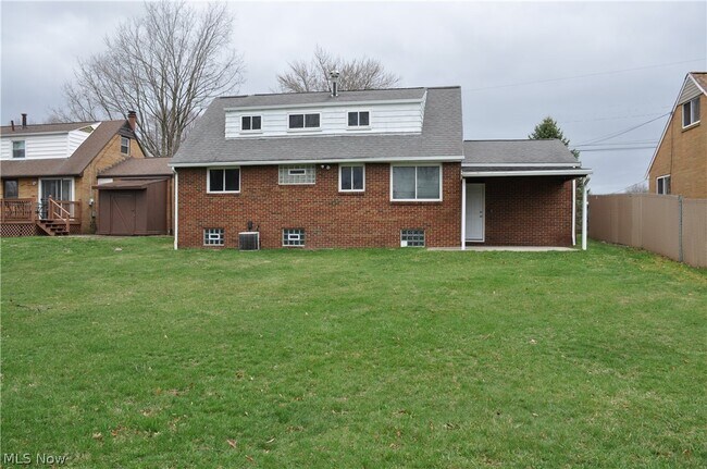 Foto del edificio - 539 Royer Ave NW