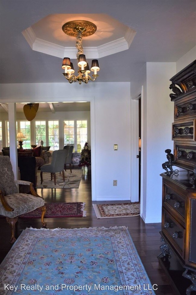 Building Photo - 3 br, 2.5 bath House - 1108 Oak Tree Dr