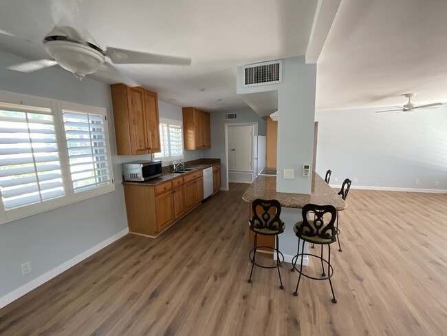 Building Photo - 1702 Capri Cir
