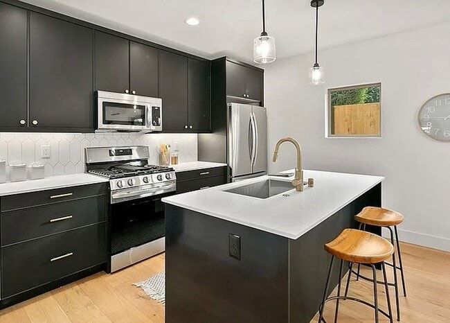 Building Photo - 527 NE 89th St