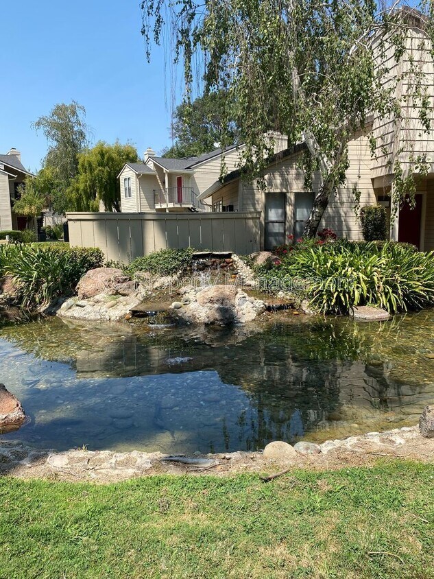 Foto principal - 2401 Eilers Ln