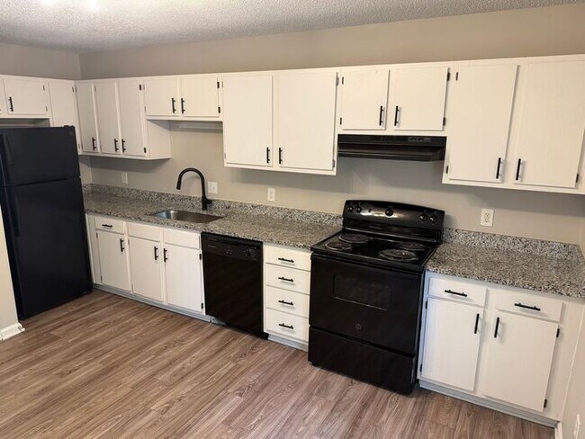 Foto del edificio - End of Summer M/I Special on Renovated 2-bedroom townhome in Kannapolis