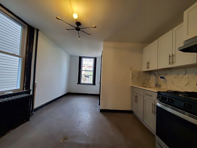 Building Photo - 144 Clendenny Ave