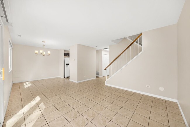 Foto del edificio - Carol Stream Townhome with Three Bedrooms ...
