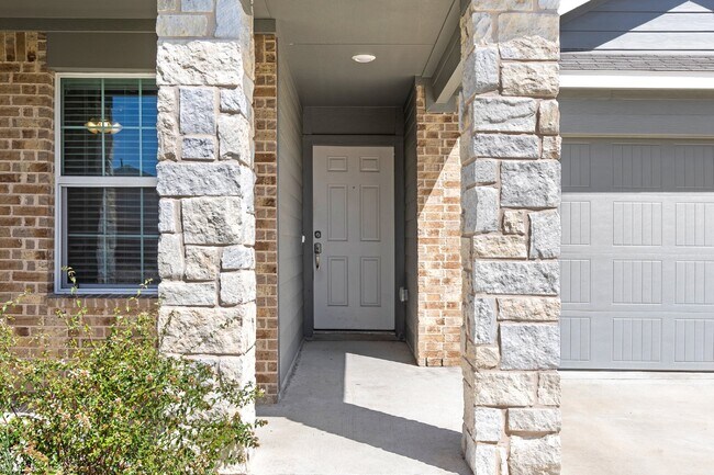 Foto del edificio - First Month's Rent FREE!