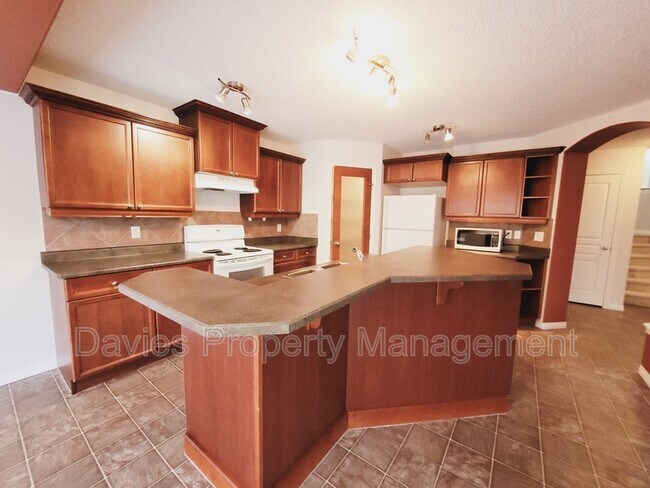 Photo du bâtiment - 1796 Melrose Crescent SW