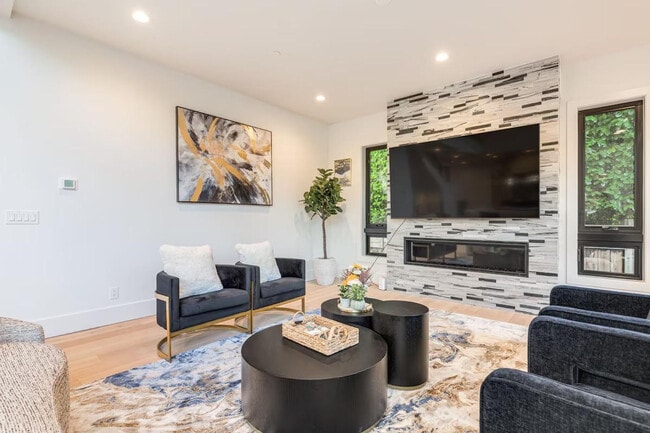 Building Photo - 115 110th Pl SE