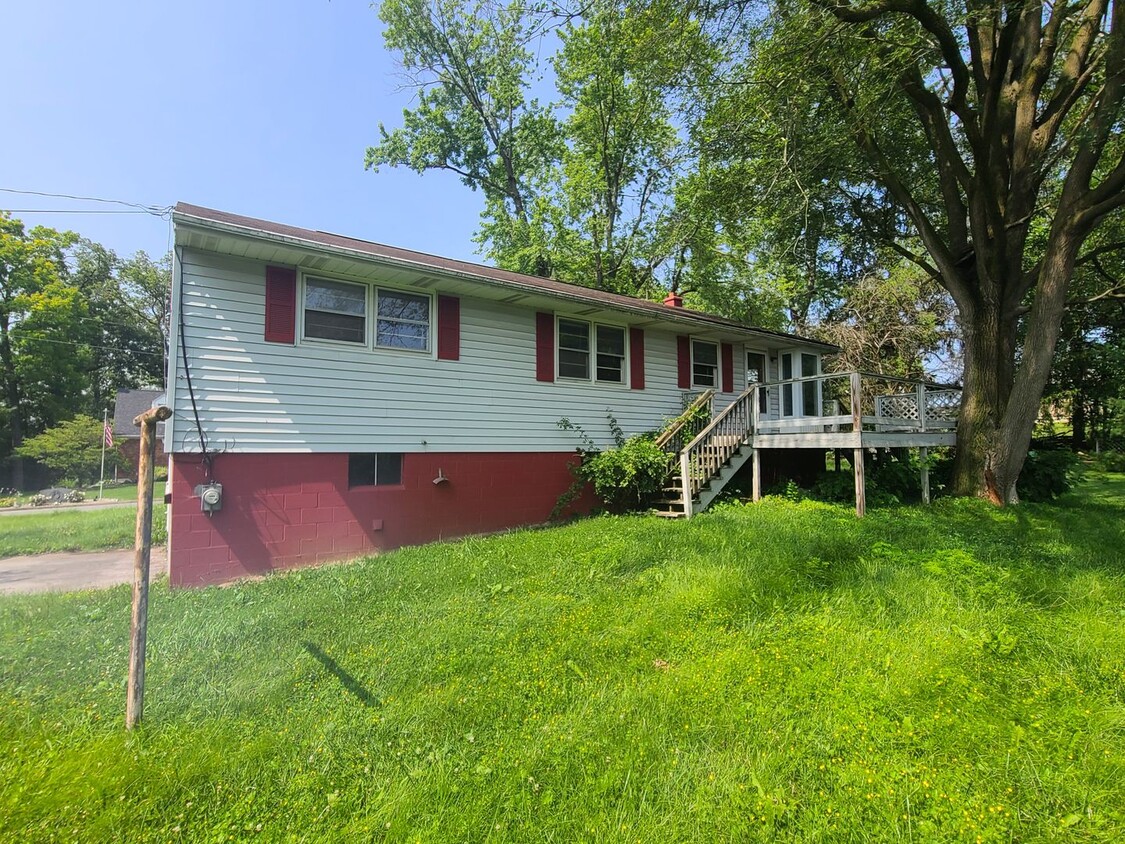 Foto principal - Charming 4 Bedroom, 2 Bath Home In Bellefonte