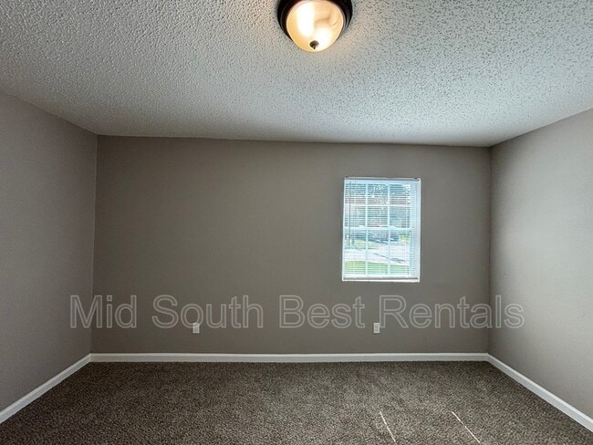 Building Photo - 605 Pollock St