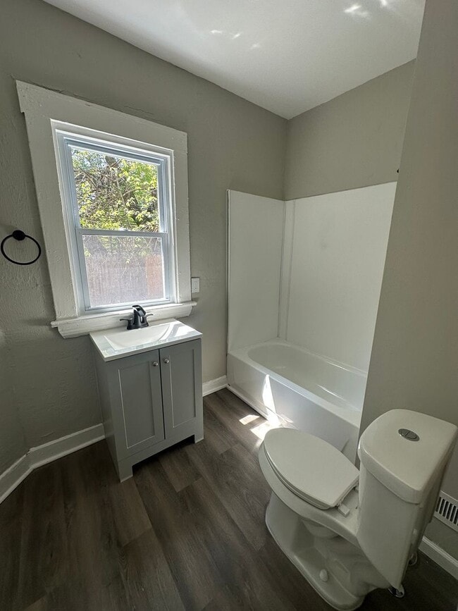 Building Photo - 2bd Duplex Cash Pay