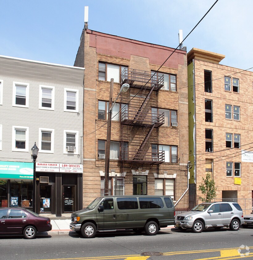 Primary Photo - 4113 Park Ave
