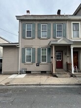 Building Photo - 218 S 6th St