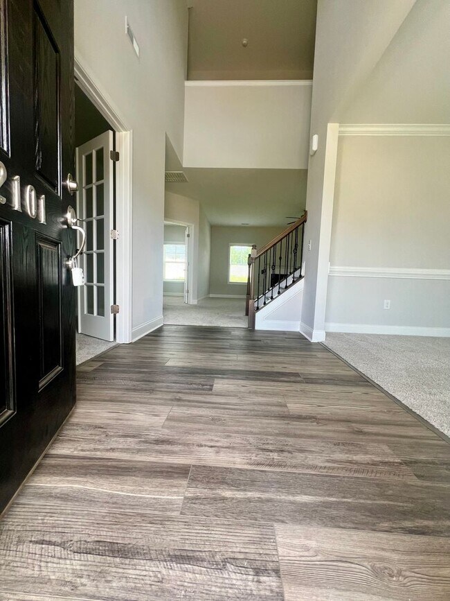 Building Photo - Stunning 4BR 3BA Home in Colfax