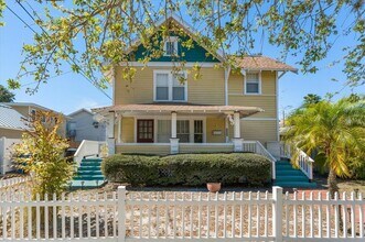 Building Photo - 916 2nd St N