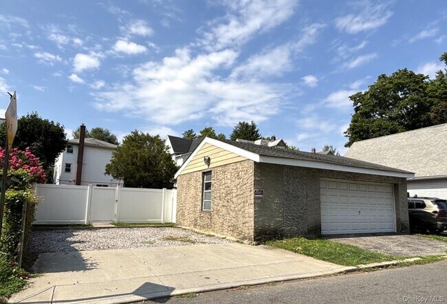 Foto del edificio - 177 Ashford Ave
