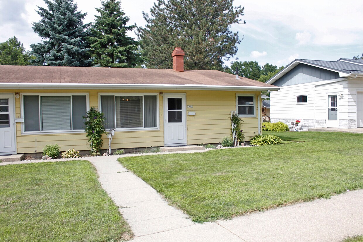 1915 Morningside Dr, Brookings, SD 57006 Townhome Rentals in