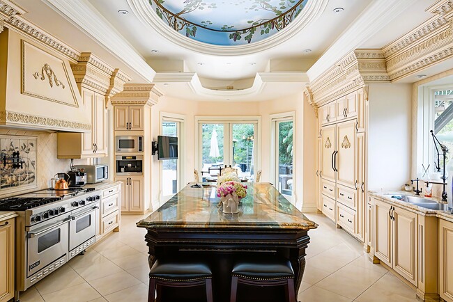 Building Photo - 1331 Roscomare Rd