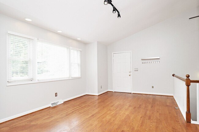 Foto del edificio - 502 Moseley Dr