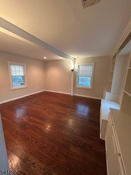 Foto del edificio - 11 Pleasant Plains Rd