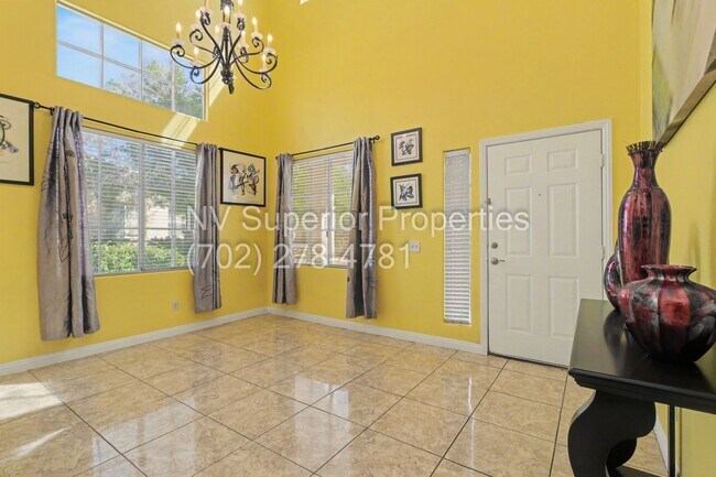 Foto del edificio - NW!! 4 Bedrooms!!! All Tile and Pergo flooring T/O!! NO Carpet!!! Low Maintenance Desert landscap...