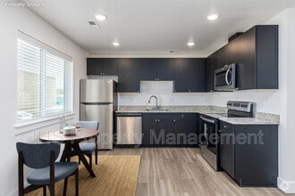 Building Photo - 446 S 40th Ave