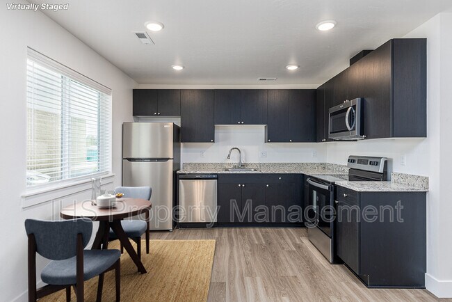 Building Photo - 450 S 40th Ave