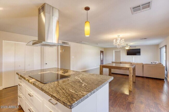 Building Photo - 8640 E Wilshire Dr