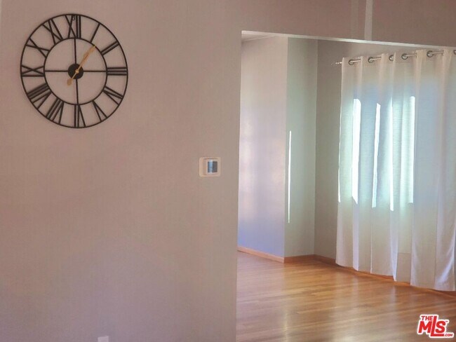 Foto del edificio - 8824 Glider Ave