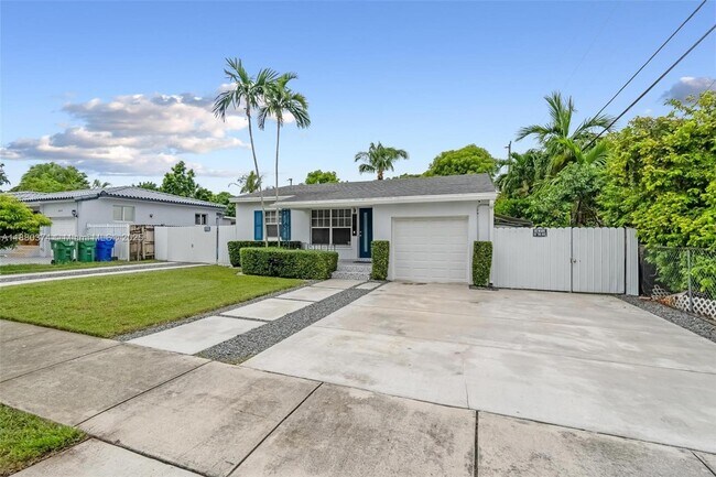 Building Photo - 570 SW 45th Ave